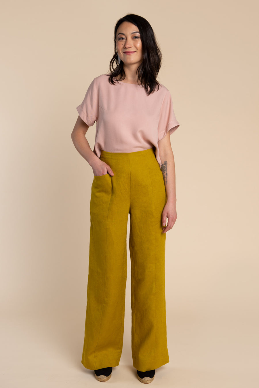 Looking for a high, elastic waist, wide leg pant pattern? : r/sewing